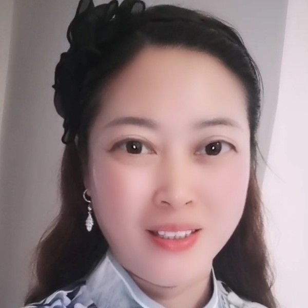 明亮迎冷风的照片