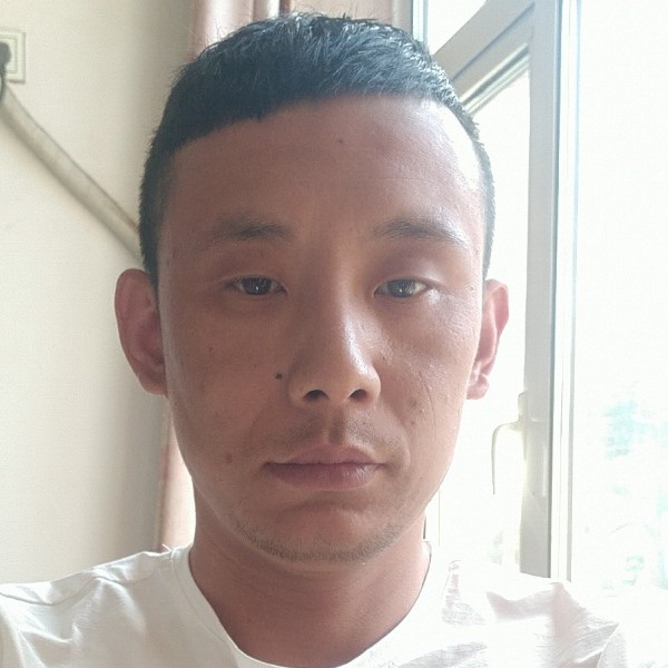 暧昧深拥泪雨的照片