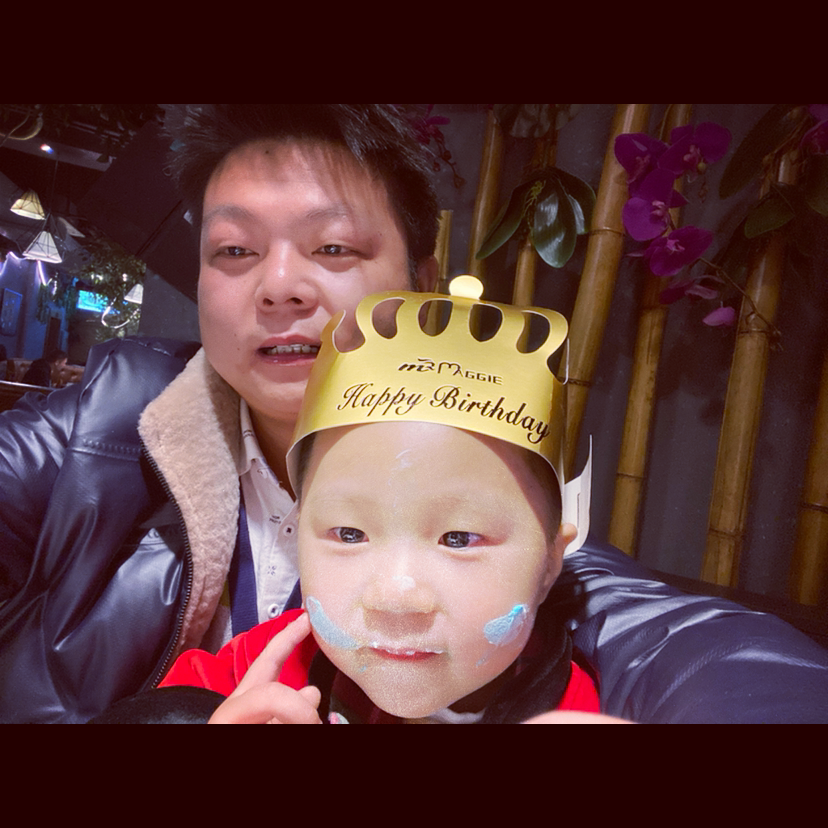 惊鸿深拥爱听歌的照片