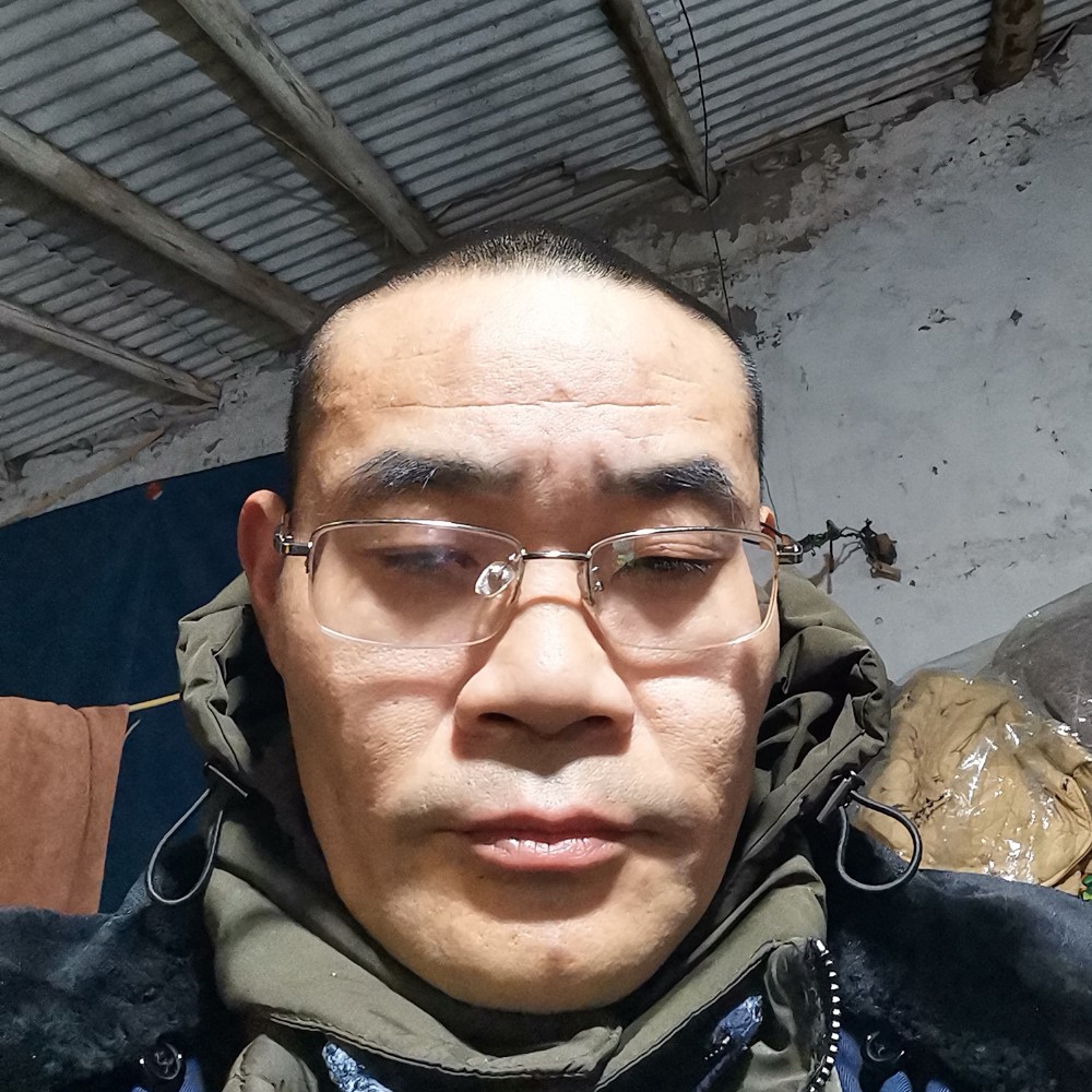 王眼镜的照片