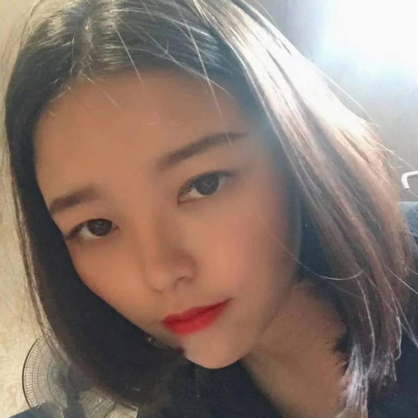 微笑少女的照片