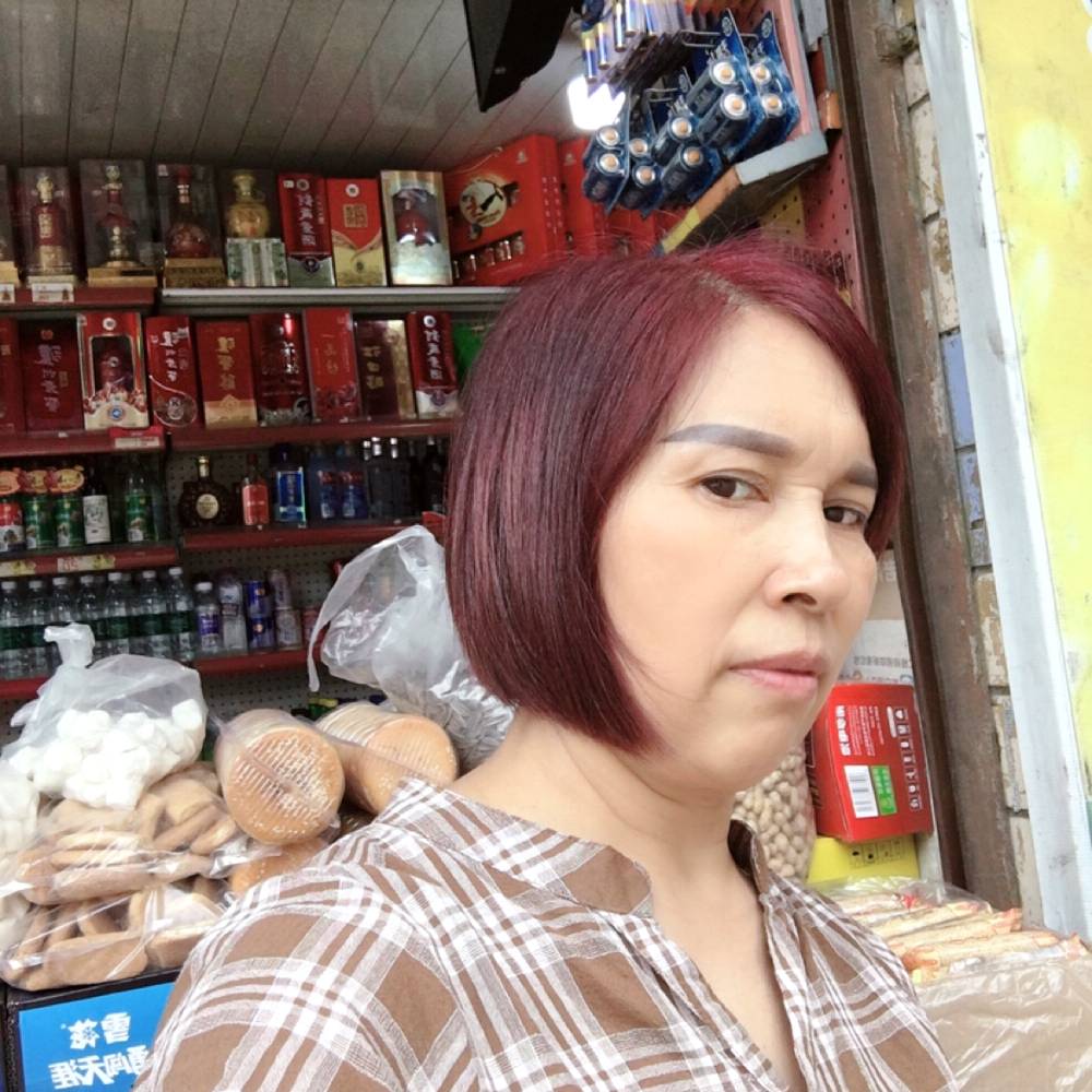 精明苦恋少女的照片