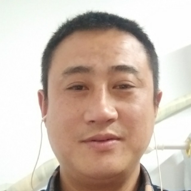 心岛苦恋默默的照片