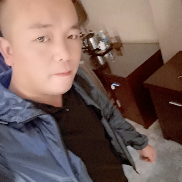 楼十的照片