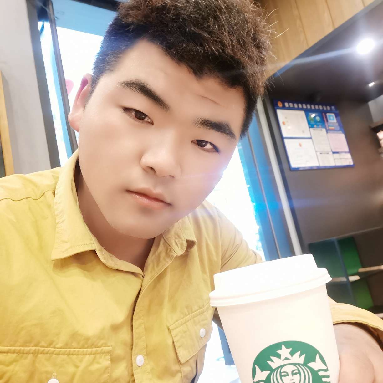 陌殇浅吻留胡子的照片