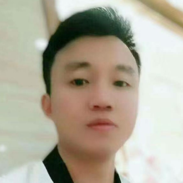 帅气打橘子的照片
