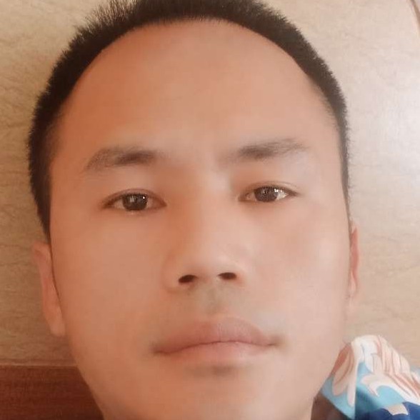 斑驳方戒指的照片