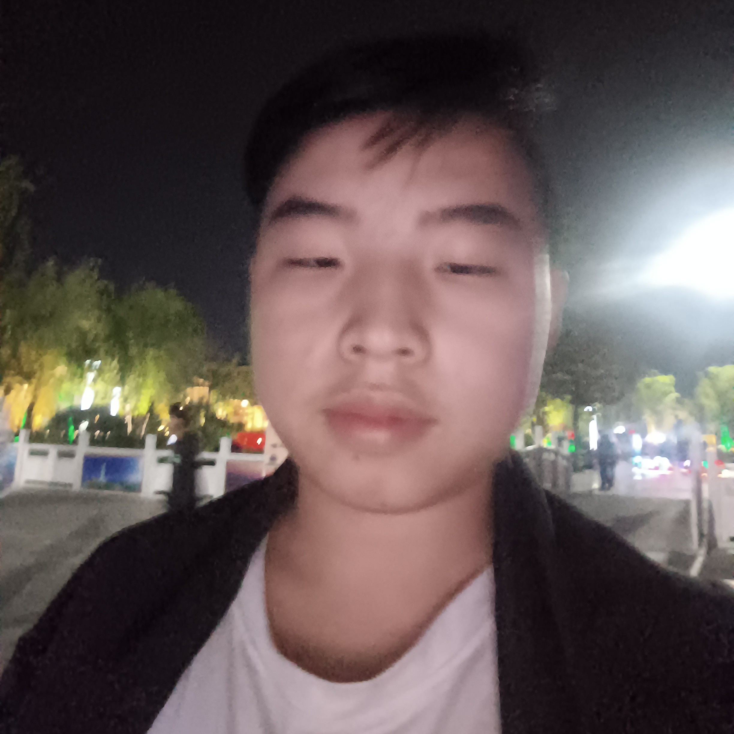 红酒愿想人陪的照片