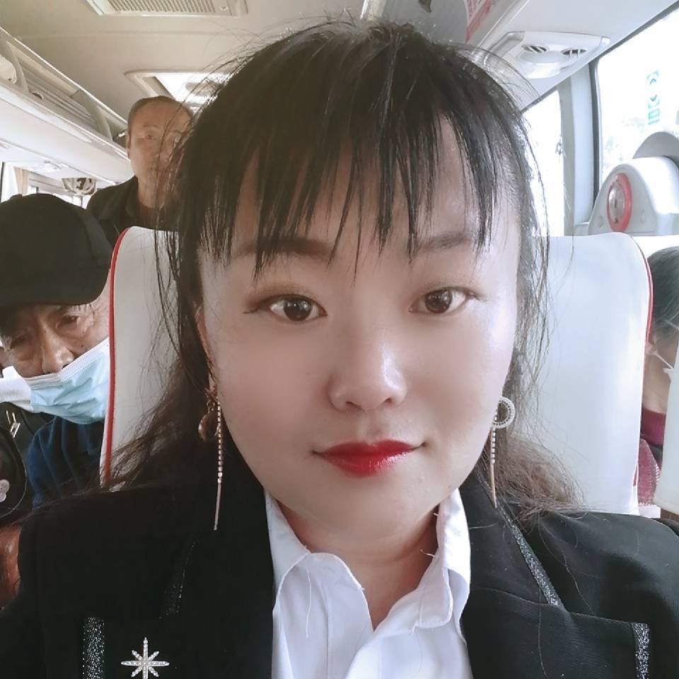 红酒配佳人的照片