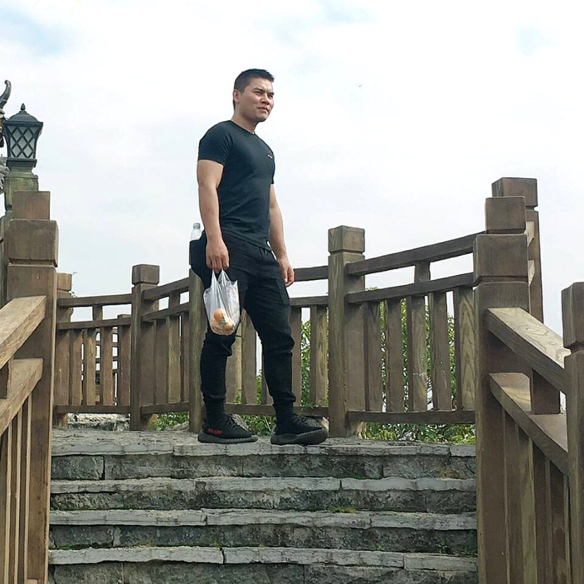 笑点低打西装的照片