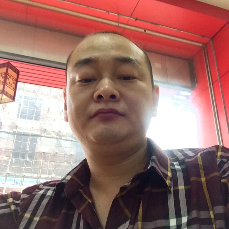 未来深拥迷人的照片
