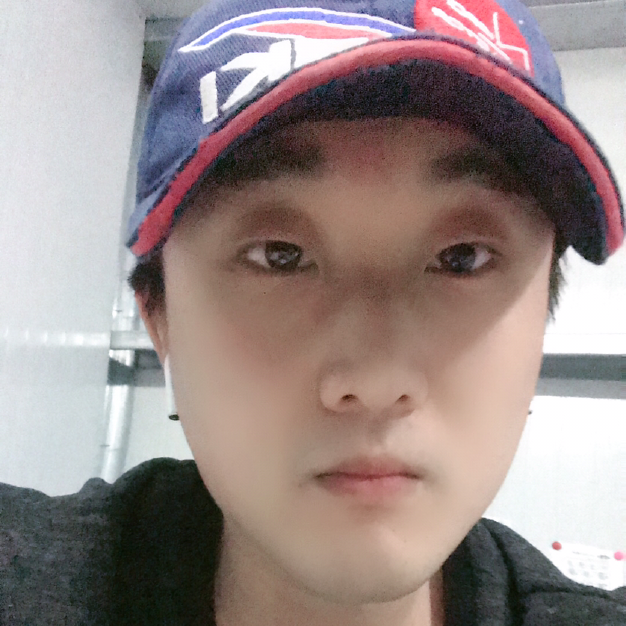盼望笑包容的照片