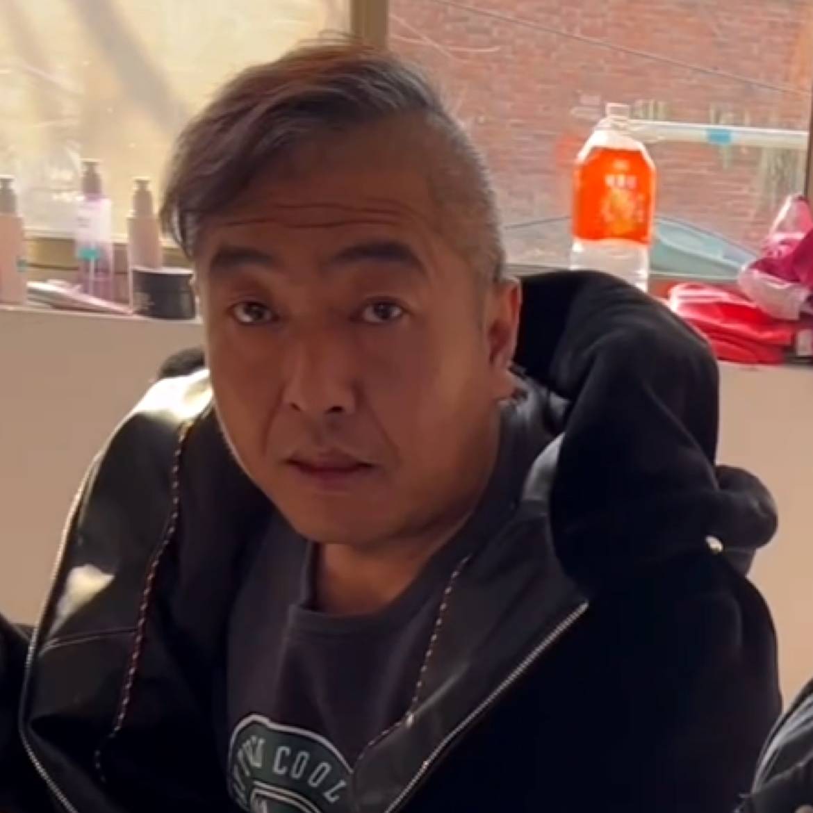 开心深拥霓裳的照片