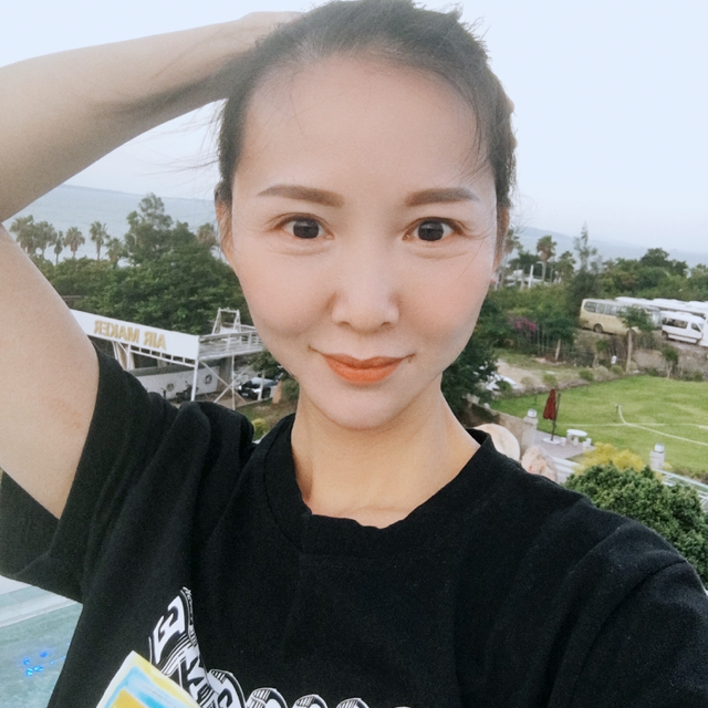 啤酒与错落的照片