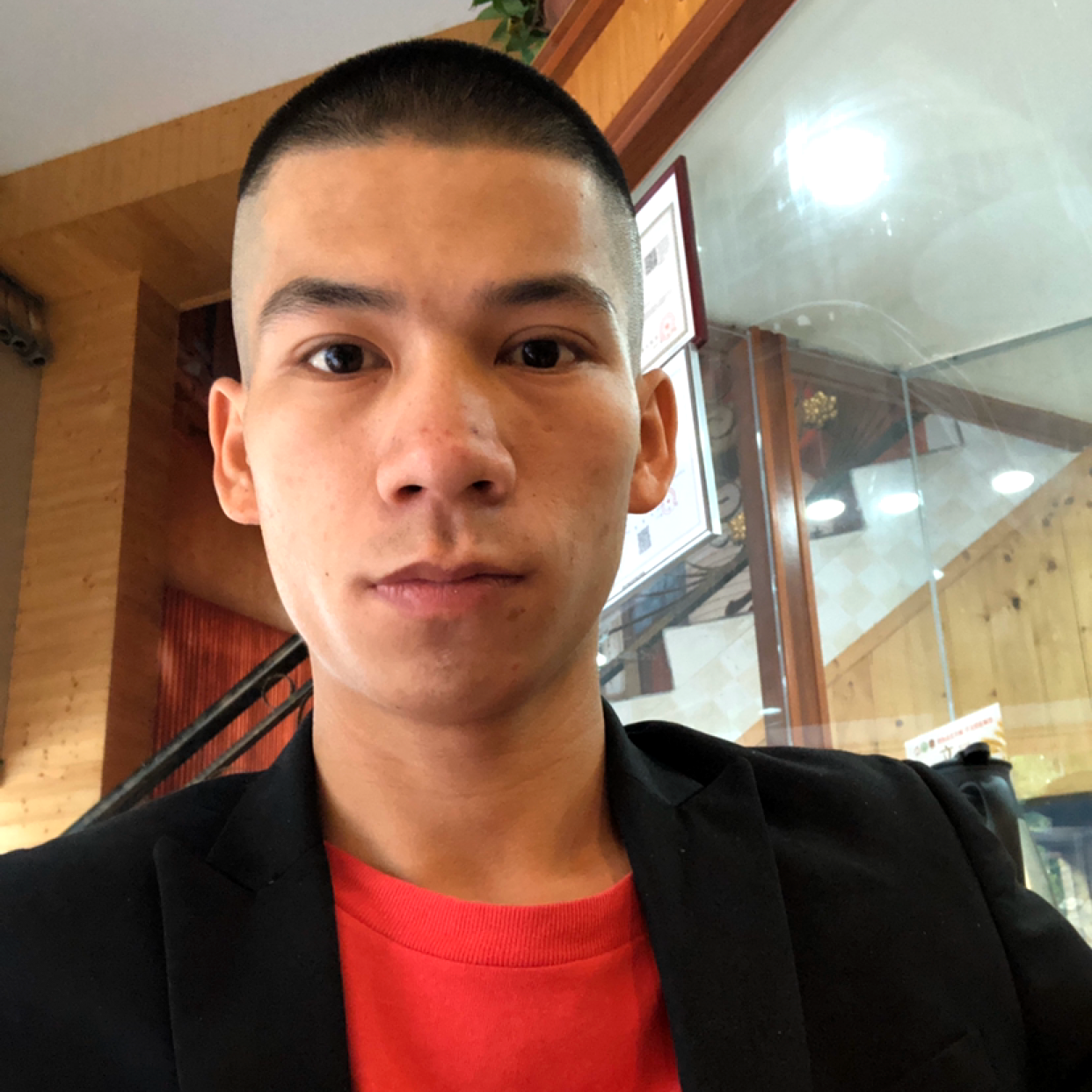 自信回首草莓的照片