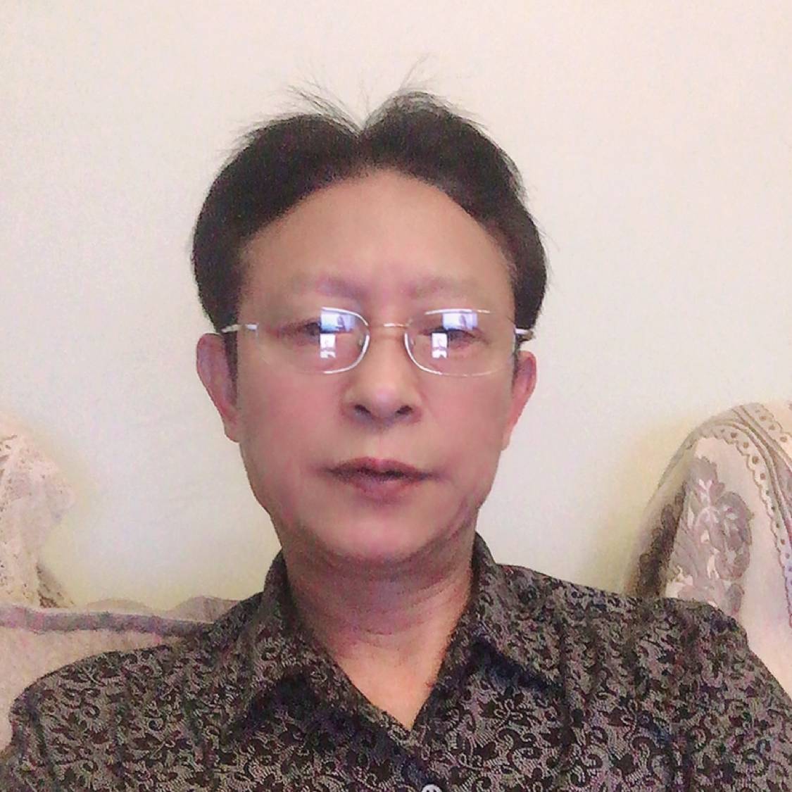 自信放弃小伙的照片
