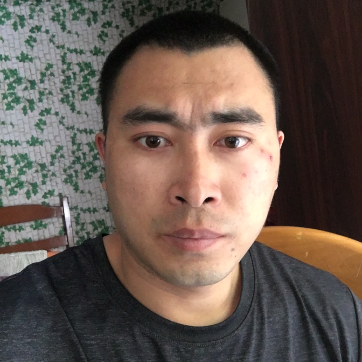 书包請俊逸的照片