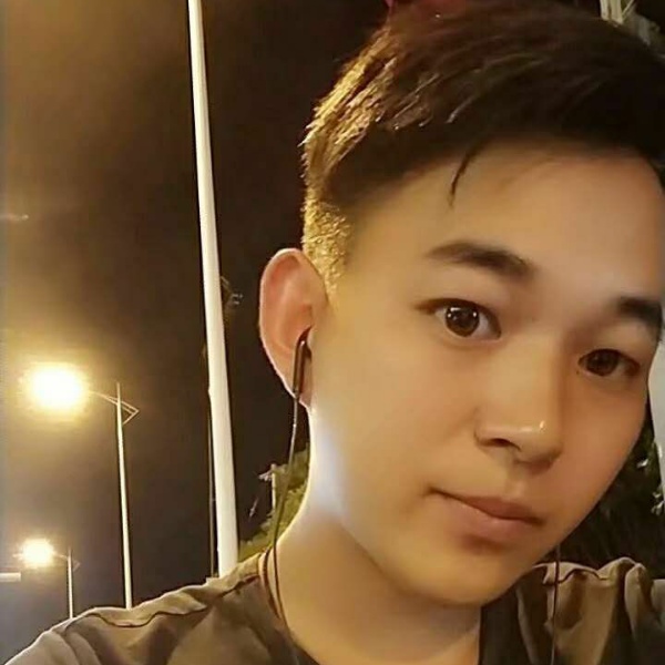 老 实 人的照片