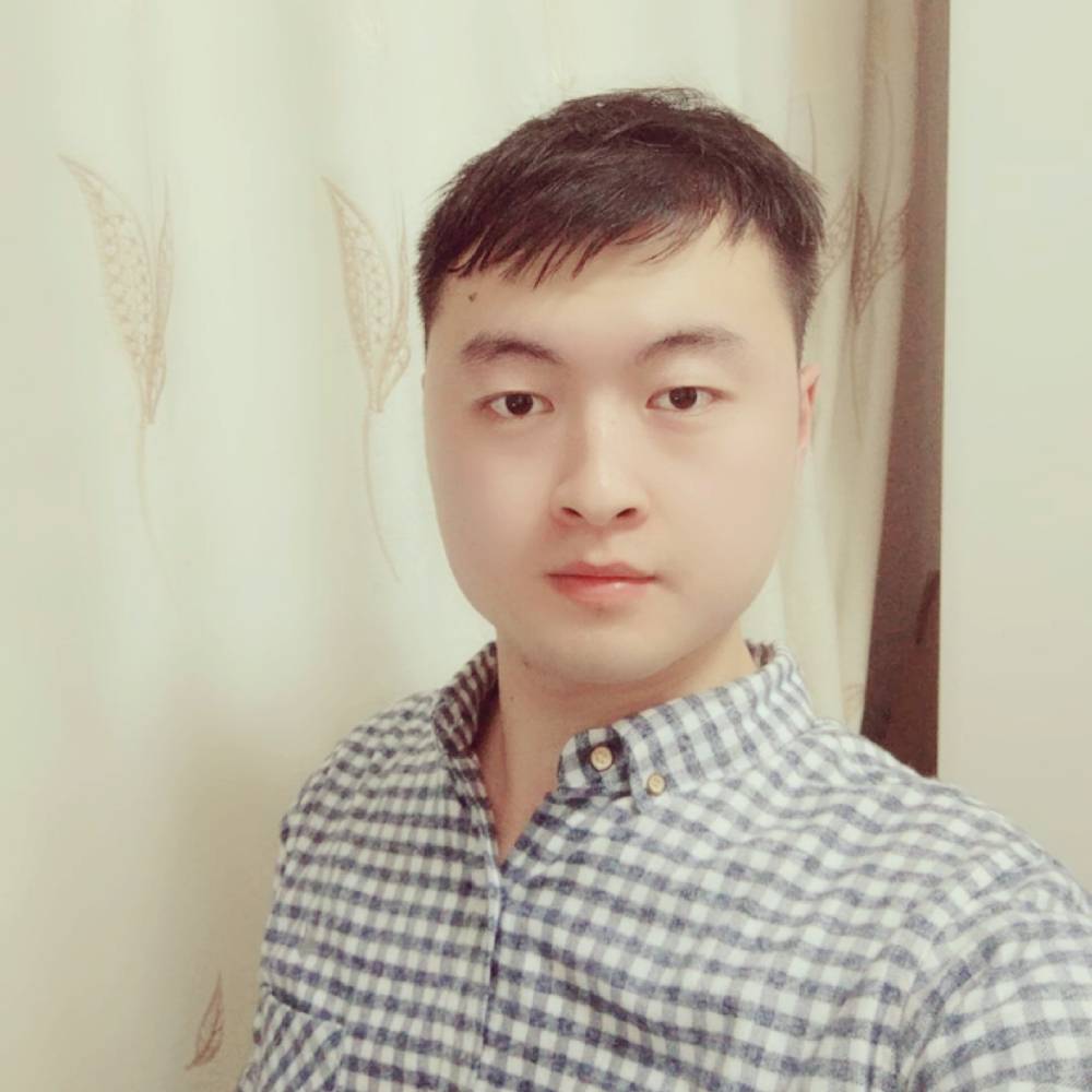 眯眯眼回首帅哥的照片