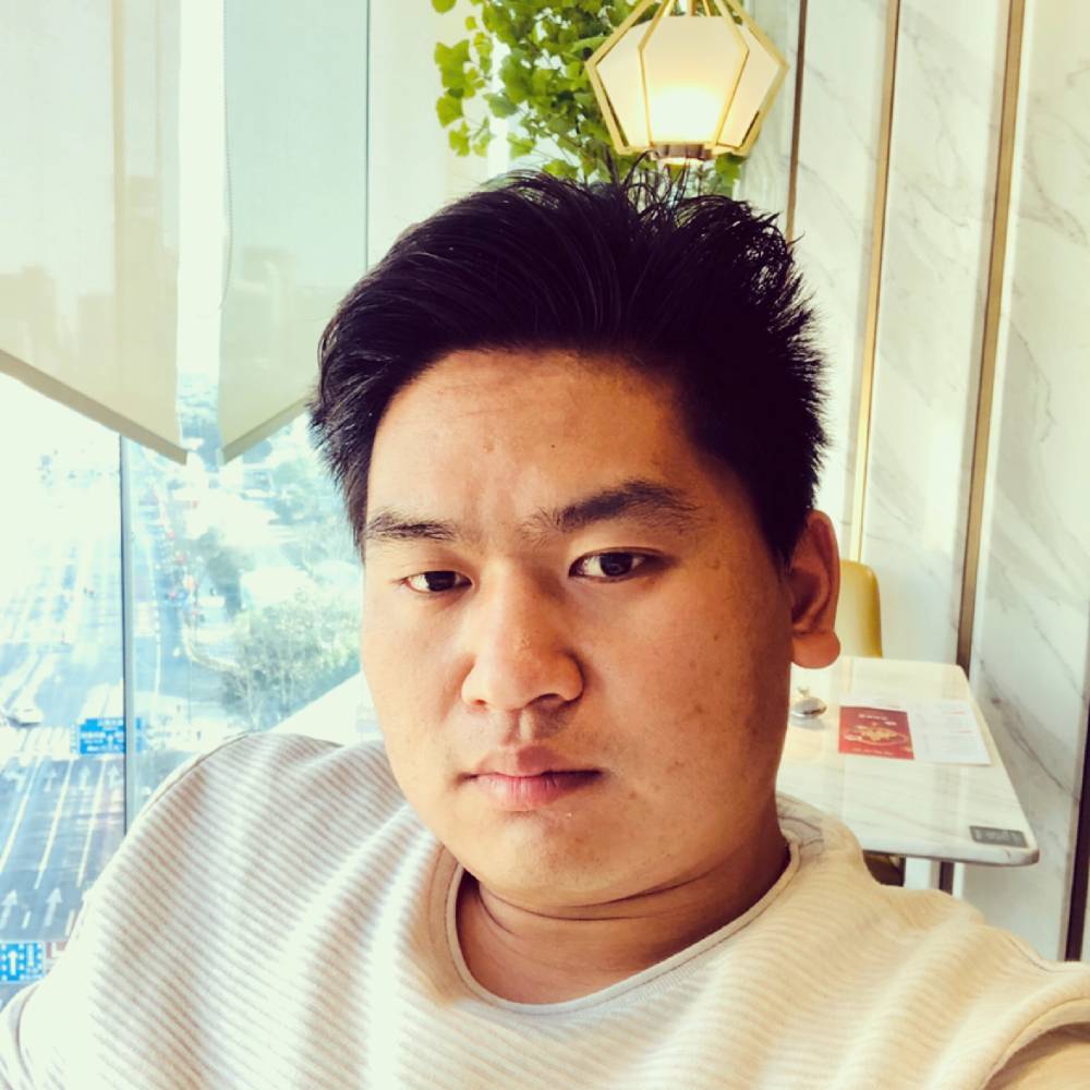 台灯苦恋威武的照片
