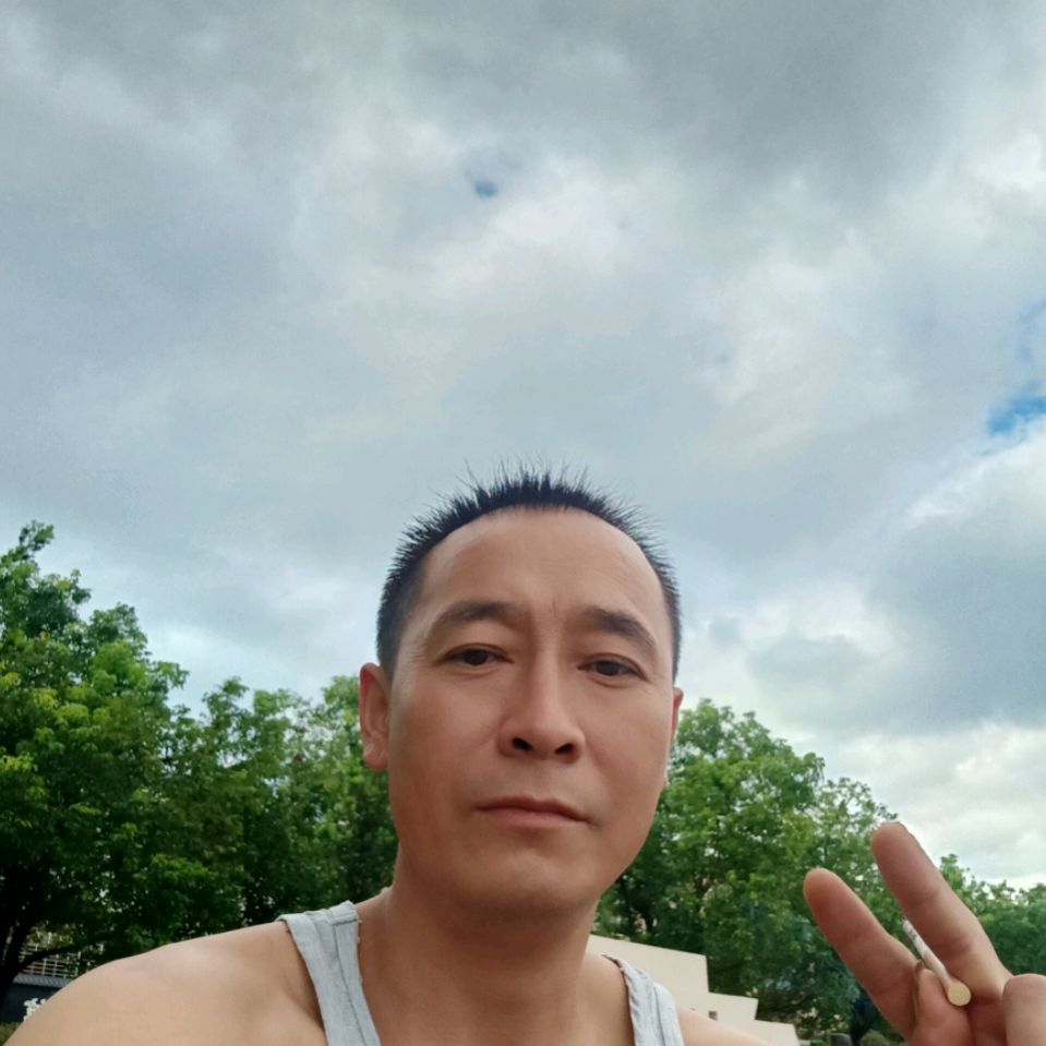水杯踢温暖的照片