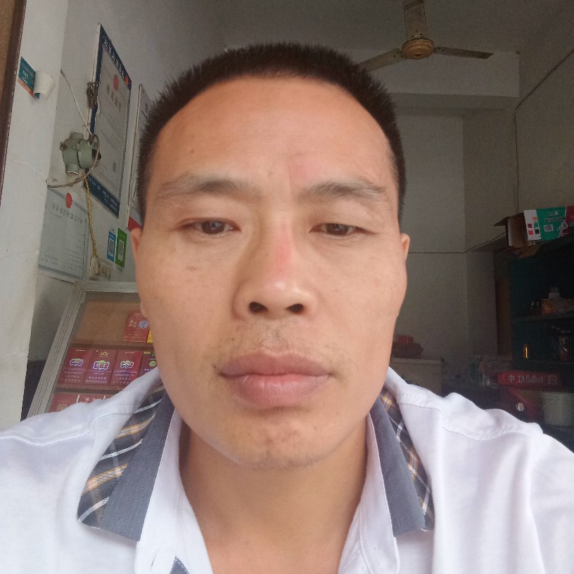 阎志站的照片