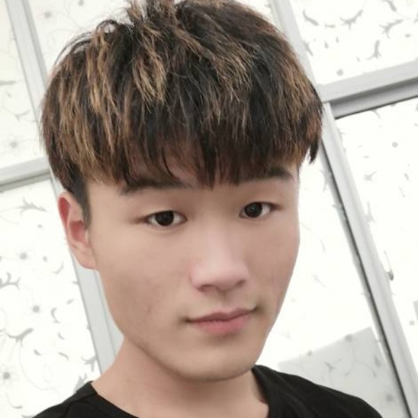卑微亮的照片