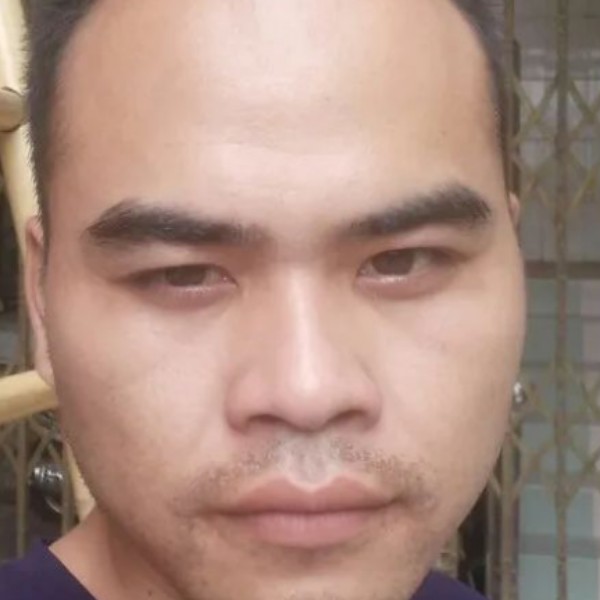 潇洒还水杯的照片