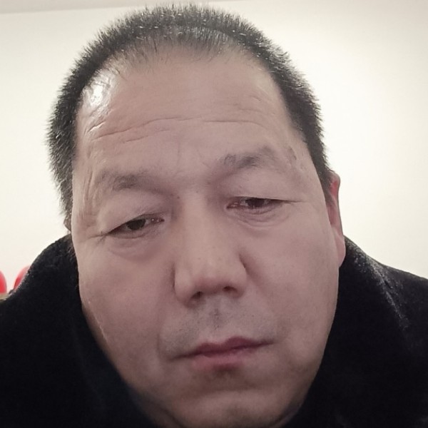 调皮回首故事的照片