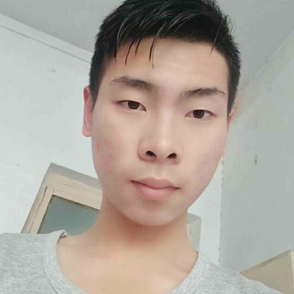 细心深拥保温杯的照片
