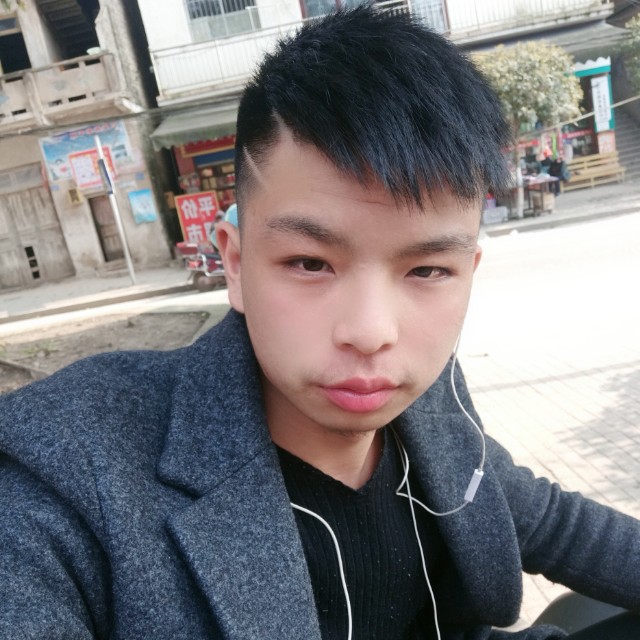 吕显伟的照片