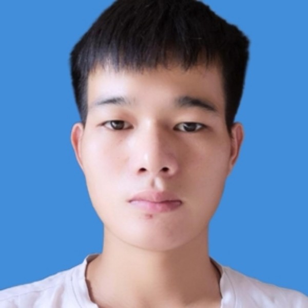 细心男孩的照片