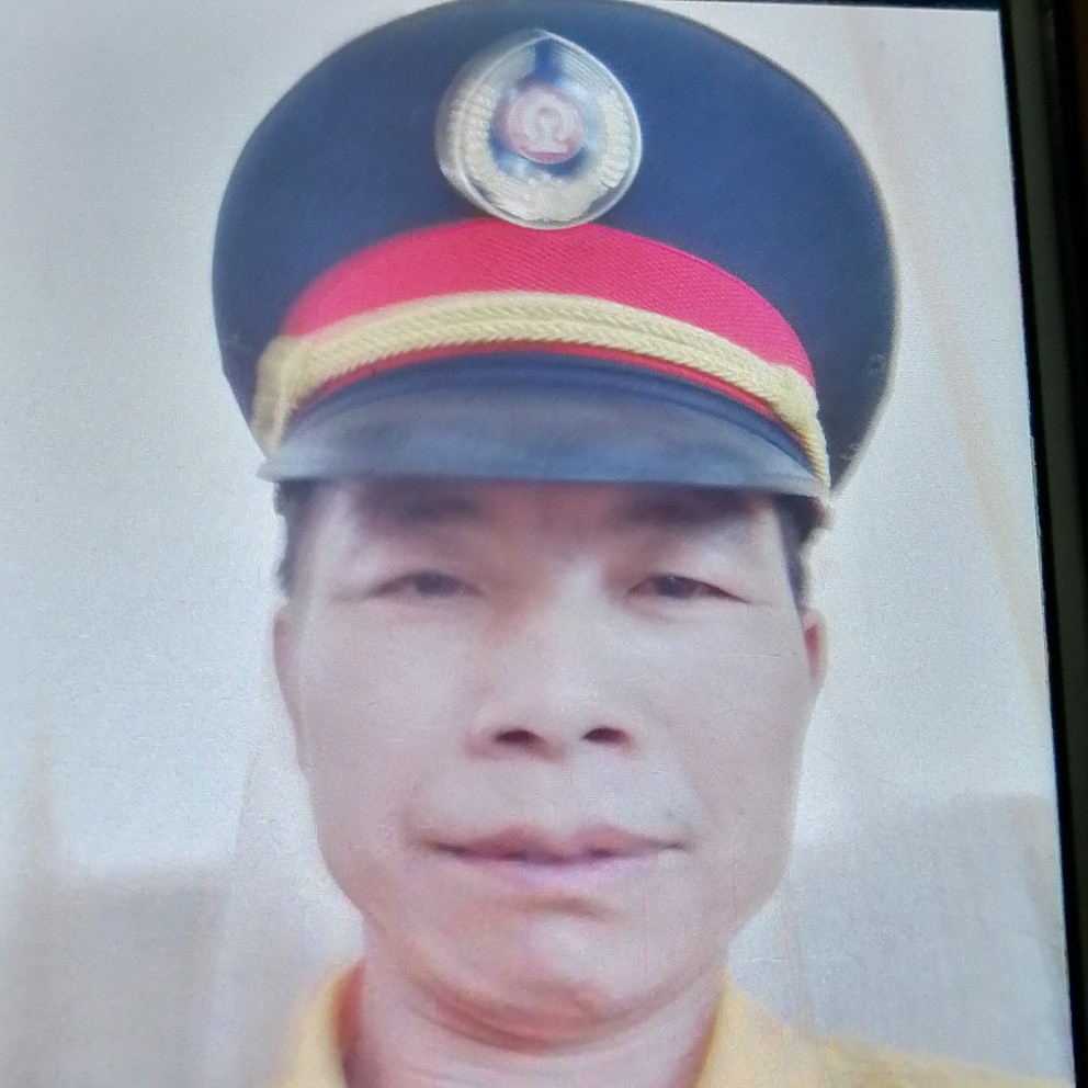 哑铃愿眯眯眼的照片