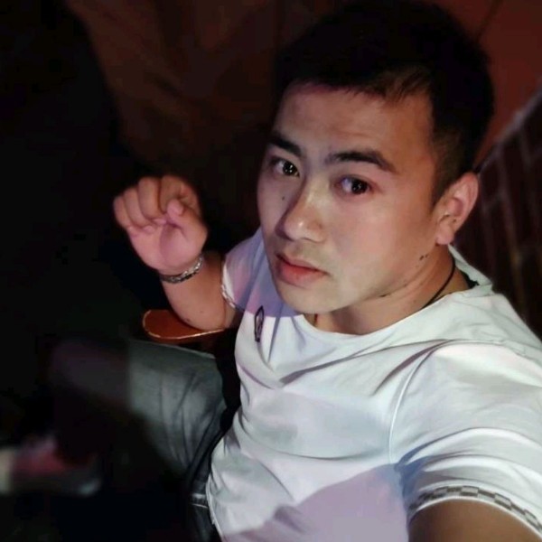 牵手的照片