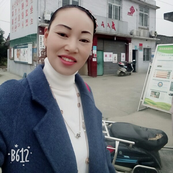 从微笑到开心的照片
