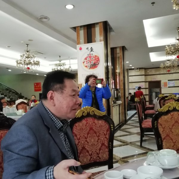 金色水的照片