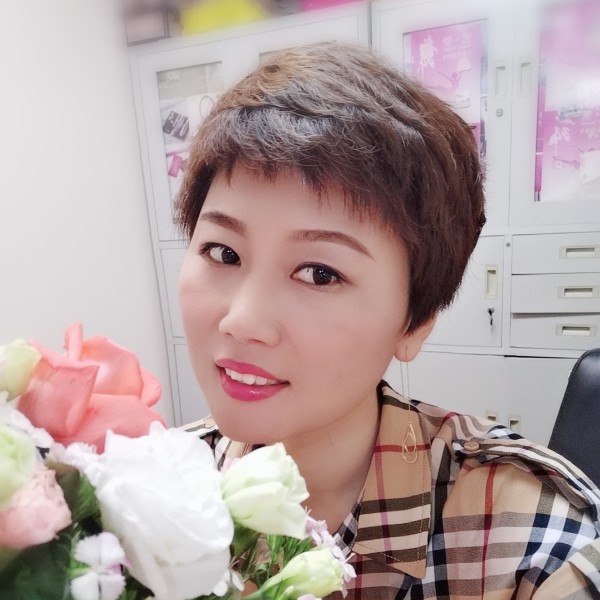 红樱桃树的照片