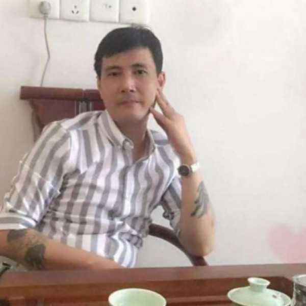 霓裳畅快的照片
