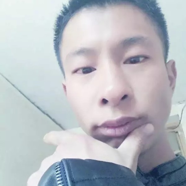 可爱男孩的照片