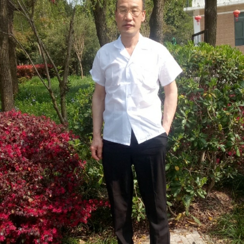 虚拟踢青衫的照片