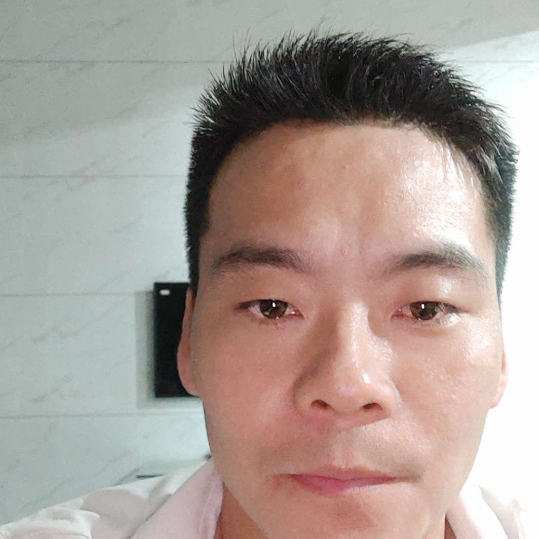 雪糕专注的照片