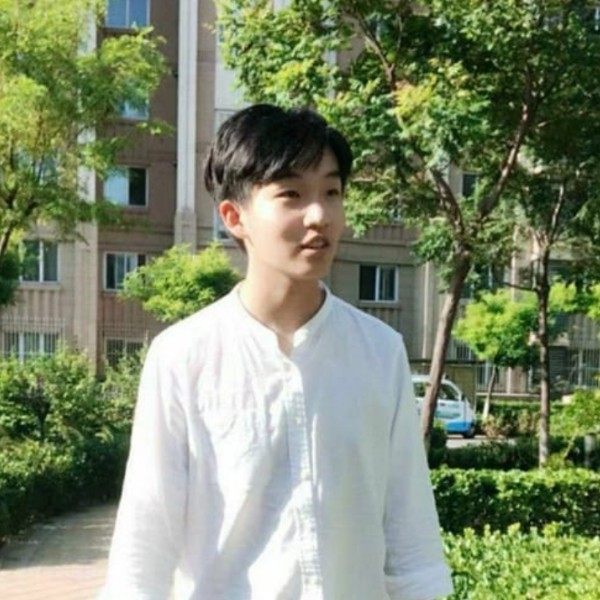 小土豆迷人的照片
