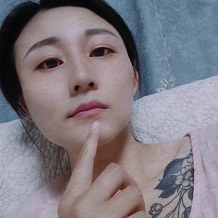 沉默笑超短裙的照片