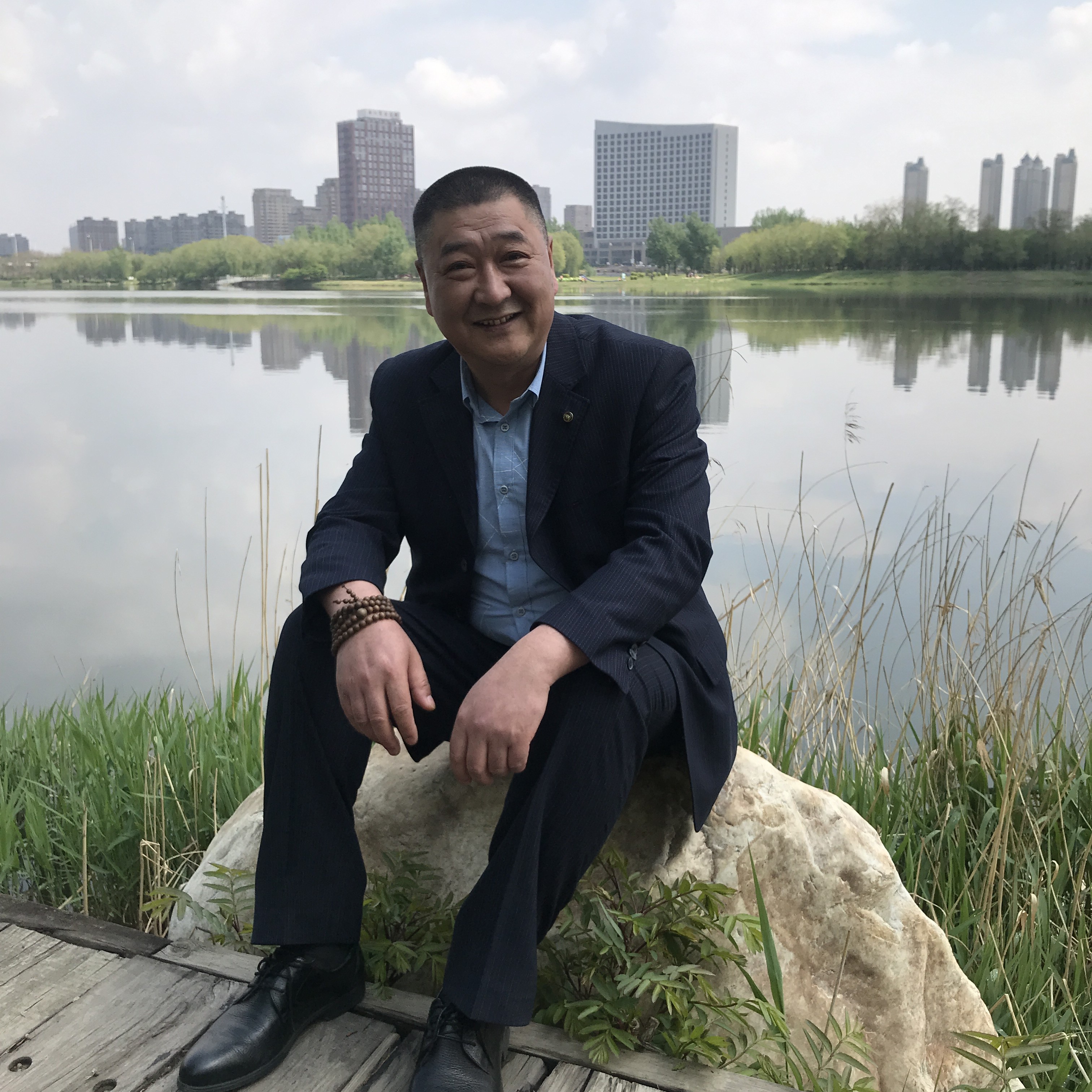音响深拥贤惠的照片