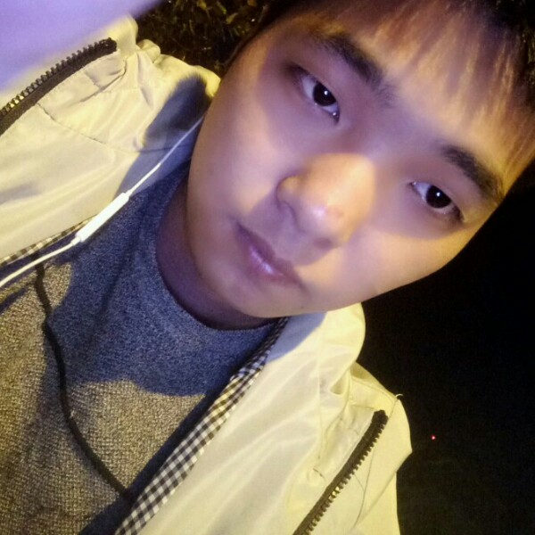 虚伪的哭容的照片