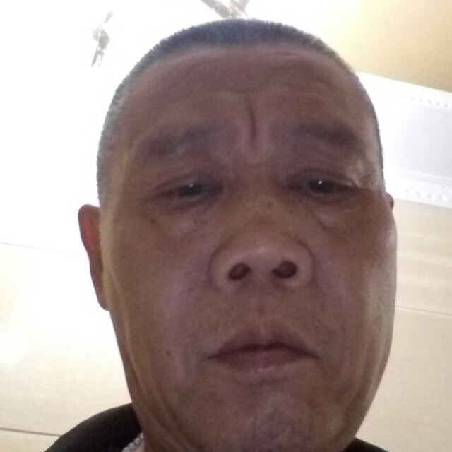 清秀漫步白开水的照片