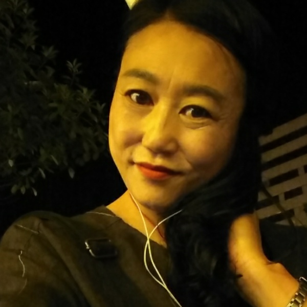 甜蜜微笑的照片