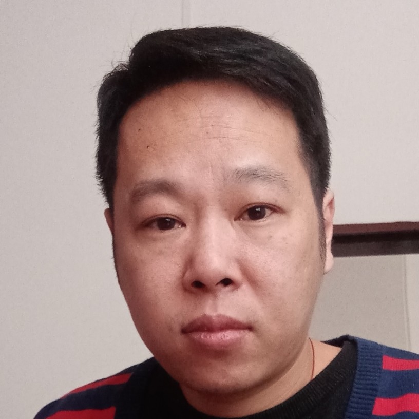 坐高高剪靓靓的照片