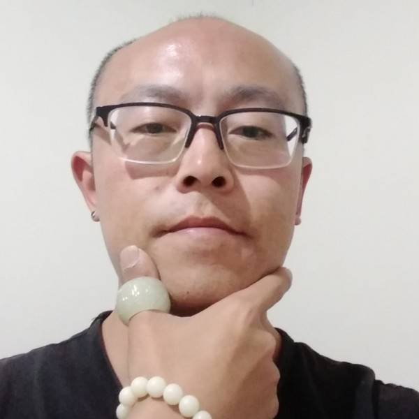 能干浅吻白羊的照片