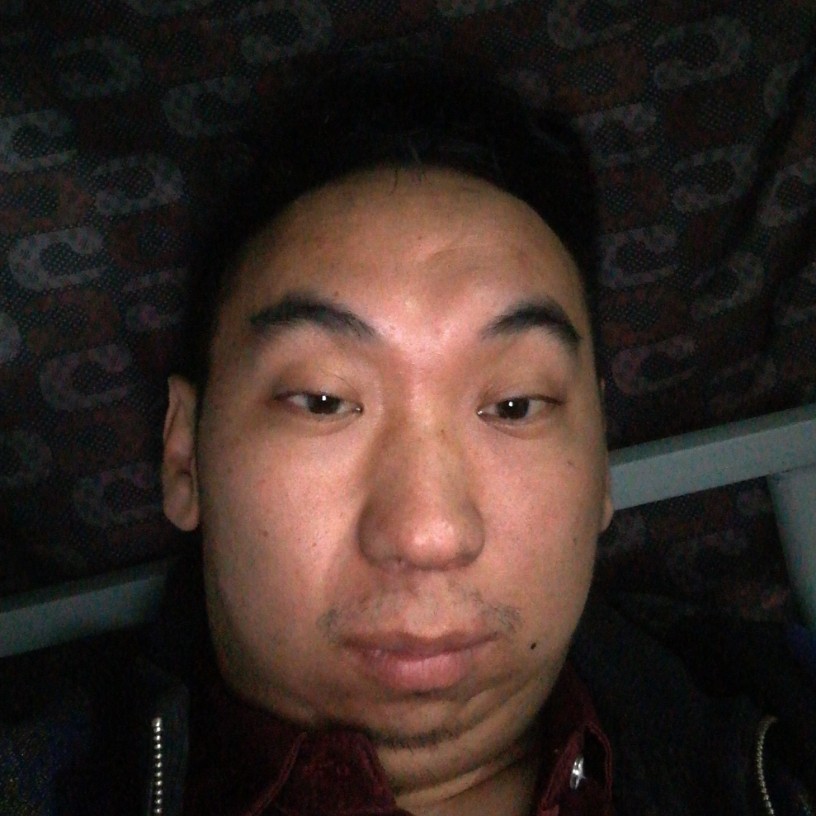 草莓拿无心的照片